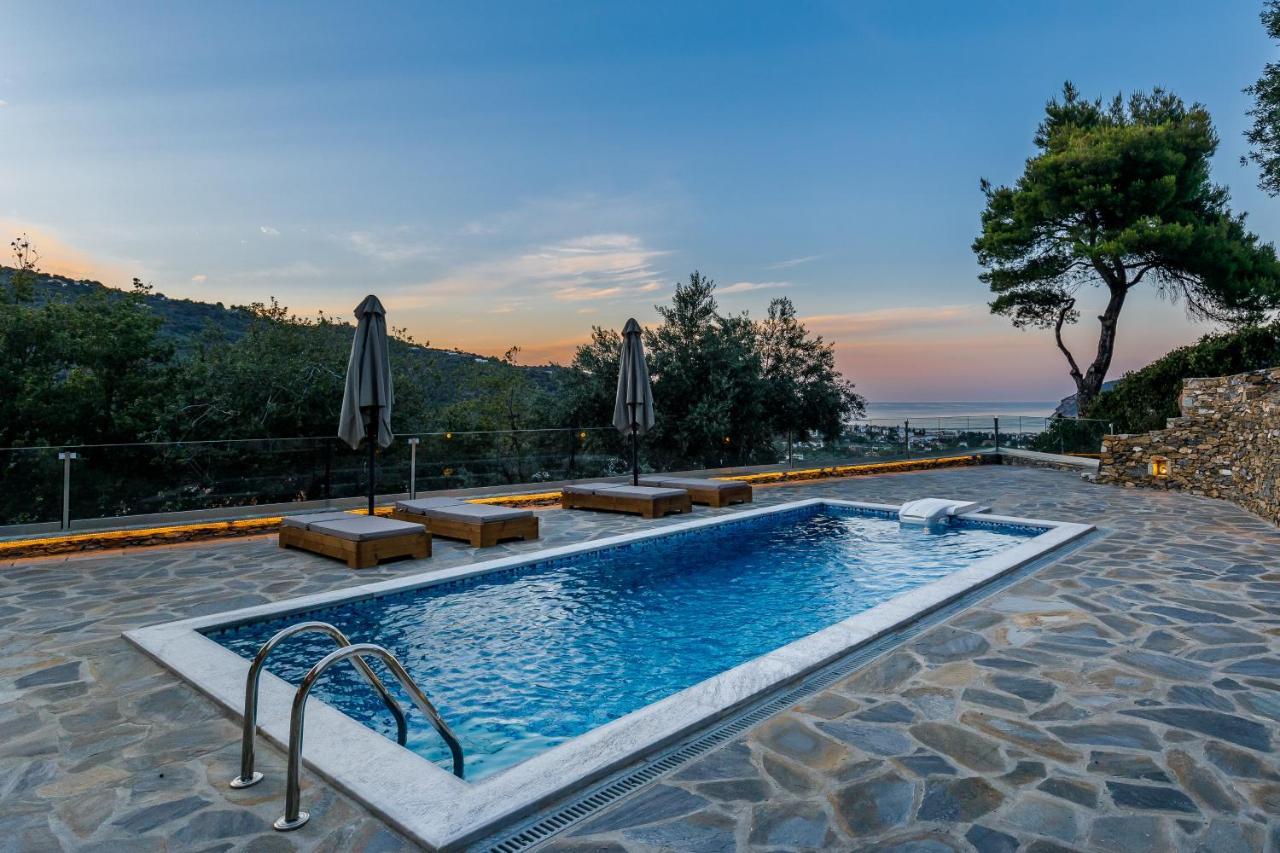 Villa Ifigeneia με πισίνα και υπέροχη θέα Skopelos Town